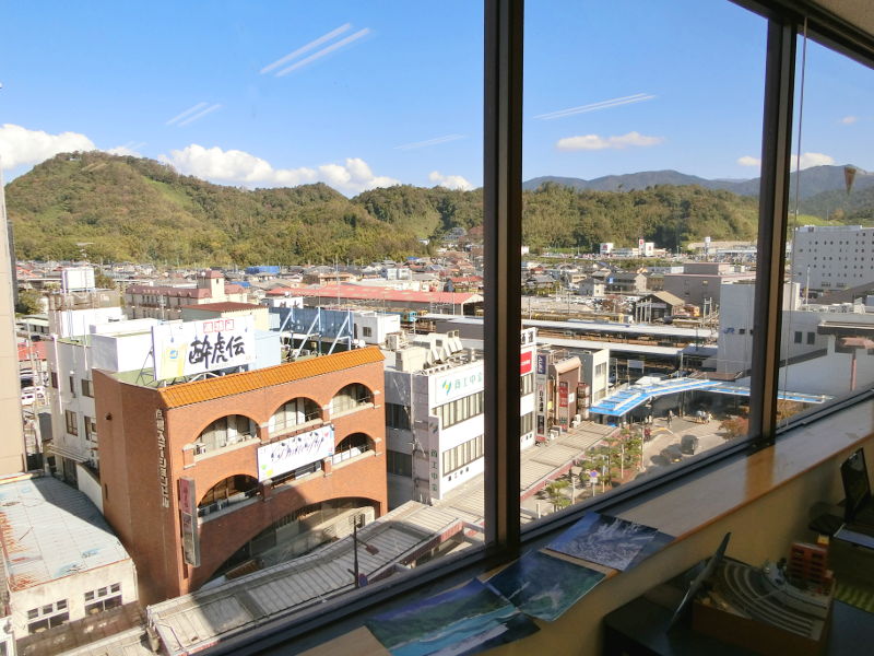 彦根駅と佐和山城跡 彦根駅と佐和山城跡
