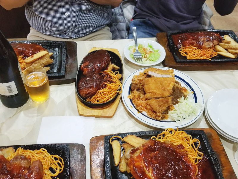 前々日はホビーセンターカトー東京店前の「香港」で豚さんまつり❤ 前々日はホビーセンターカトー東京店前の「香港」で豚さんまつり❤