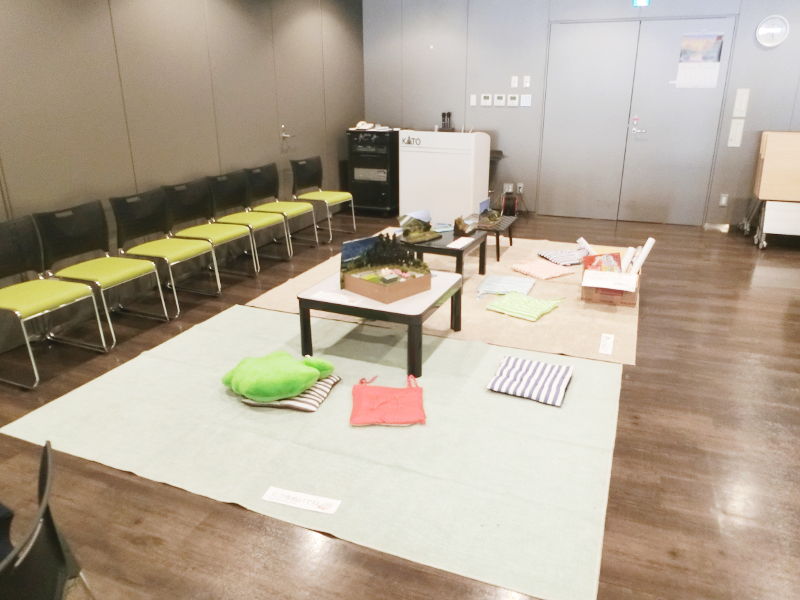 会場左側は大人気の「こたつランド」 会場左側は大人気の「こたつランド」