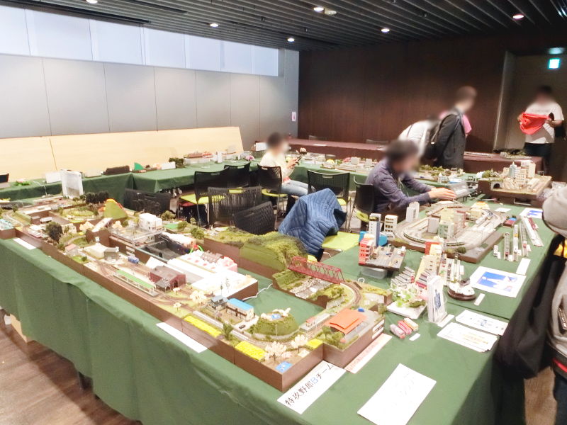 正面中央はレイアウトとジオラマの展示コーナー 正面中央はレイアウトとジオラマの展示コーナー