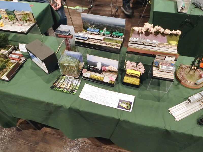 中央裏側は「まりりん」隊員の展示コーナー 中央裏側は「まりりん」隊員の展示コーナー