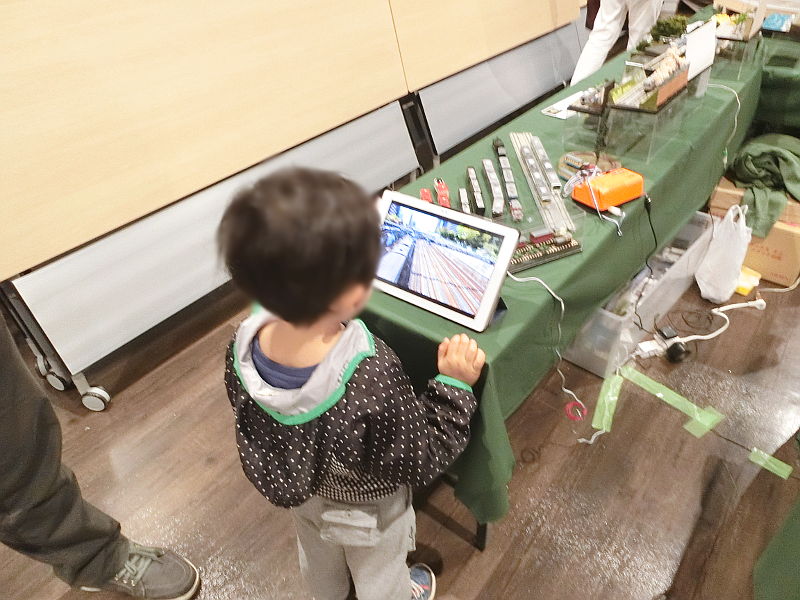 動画コーナーにキッズ釘付け★ 動画コーナーにキッズ釘付け★