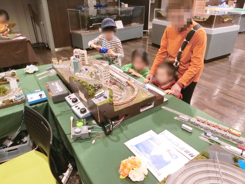 新幹線は「お子様ホイホイ」♪ 新幹線は「お子様ホイホイ」♪