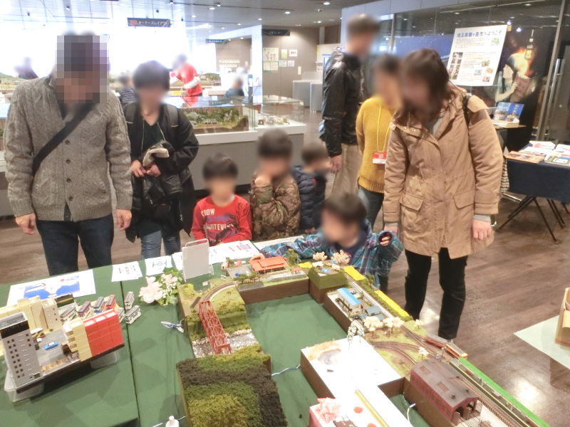 ペーパークラフトが気になるキッズ★ ペーパークラフトが気になるキッズ★