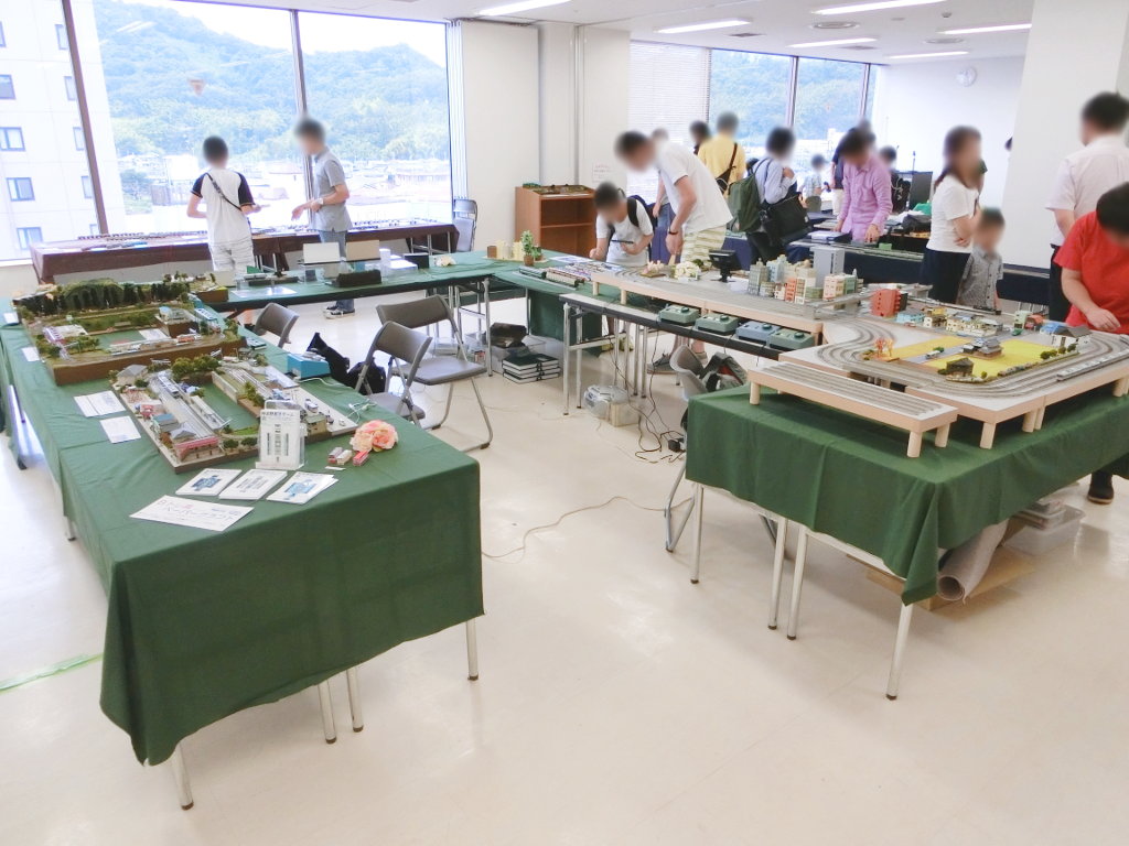 会場左側はBチームのコーナー 会場左側はBチームのコーナー