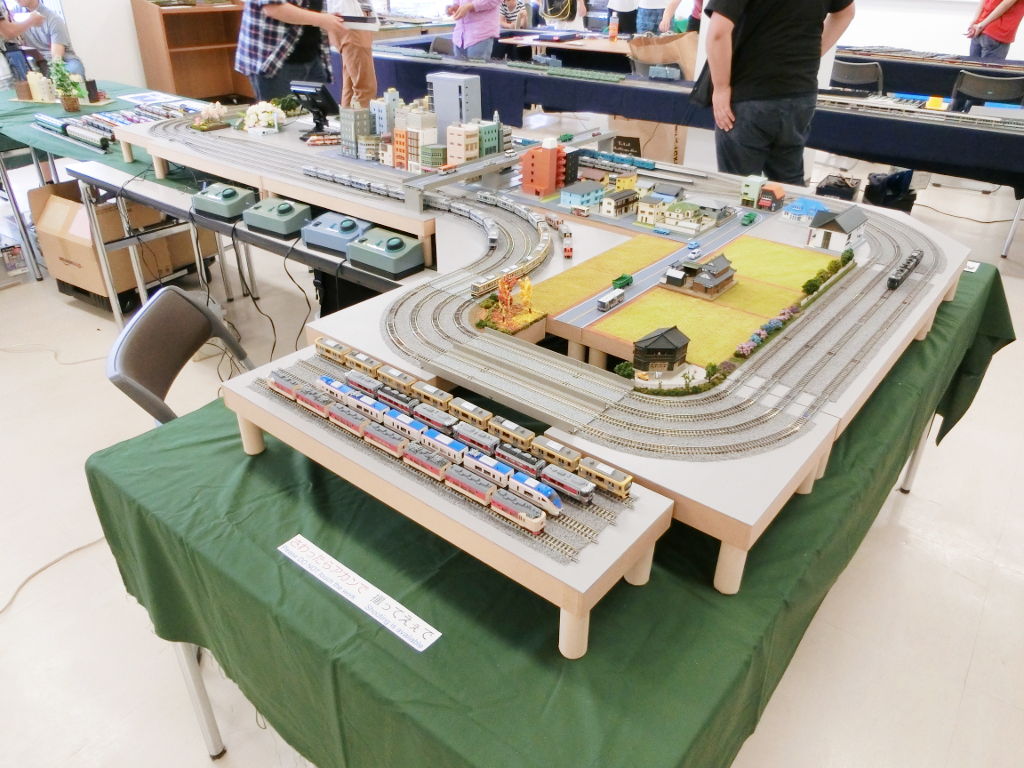 中央寄り右側は「湯葉」隊員の組立式レイアウト 中央寄り右側は「湯葉」隊員の組立式レイアウト