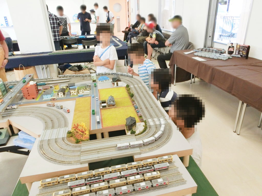 みんなで仲良く鉄道談義中★ みんなで仲良く鉄道談義中★