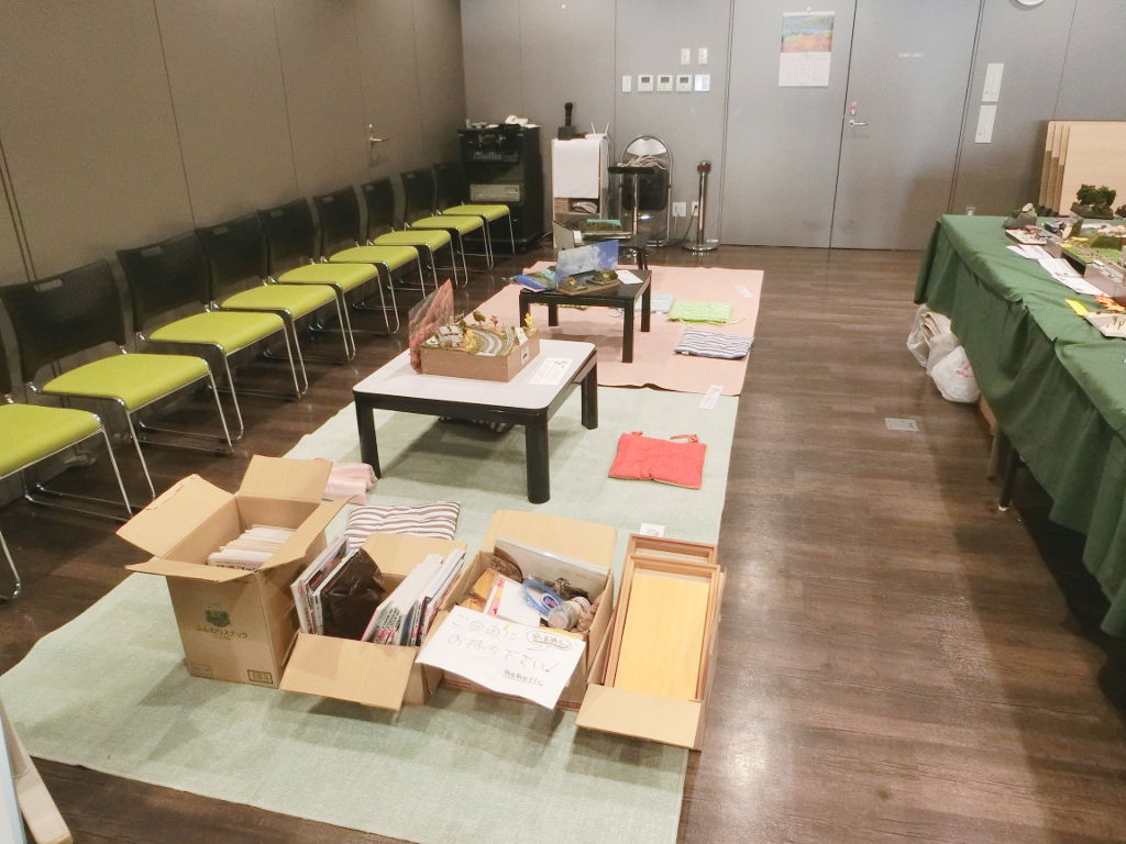 会場左側は大人気の「こたつランド」 会場左側は大人気の「こたつランド」