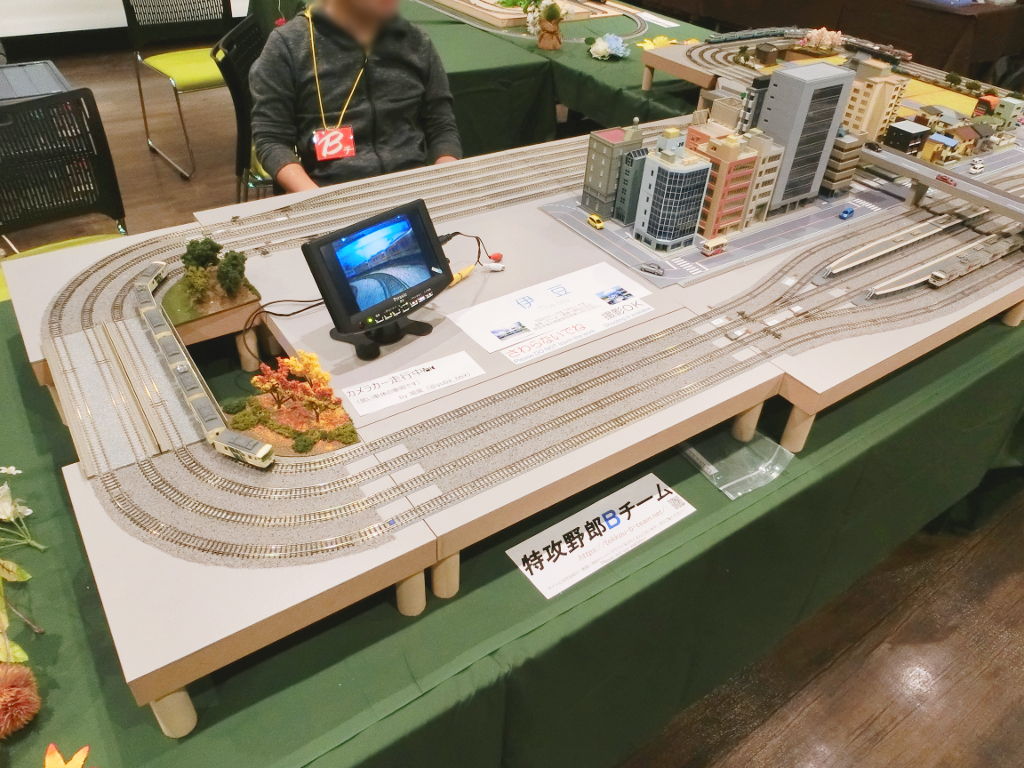 中央正面右は「湯葉」隊員の複々線レイアウト 中央正面右は「湯葉」隊員の複々線レイアウト