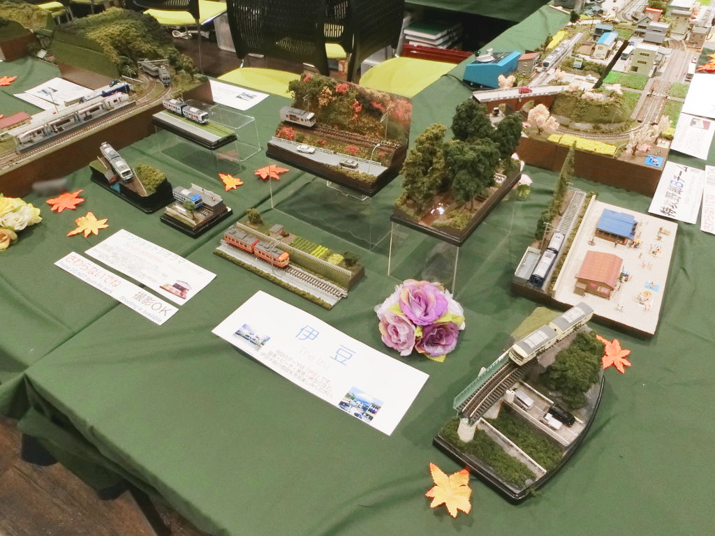 中央左側奥角は伊豆風ジオラマのコーナー 中央左側奥角は伊豆風ジオラマのコーナー