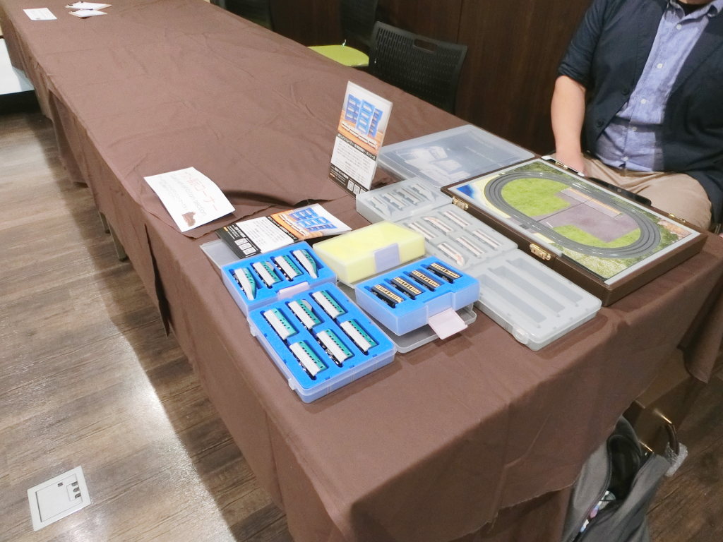 会場右側はゲスト展示コーナー 会場右側はゲスト展示コーナー