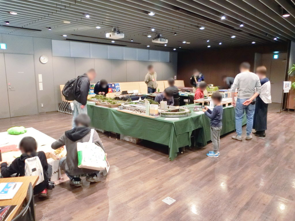正面中央はレイアウトとジオラマの展示コーナー 正面中央はレイアウトとジオラマの展示コーナー