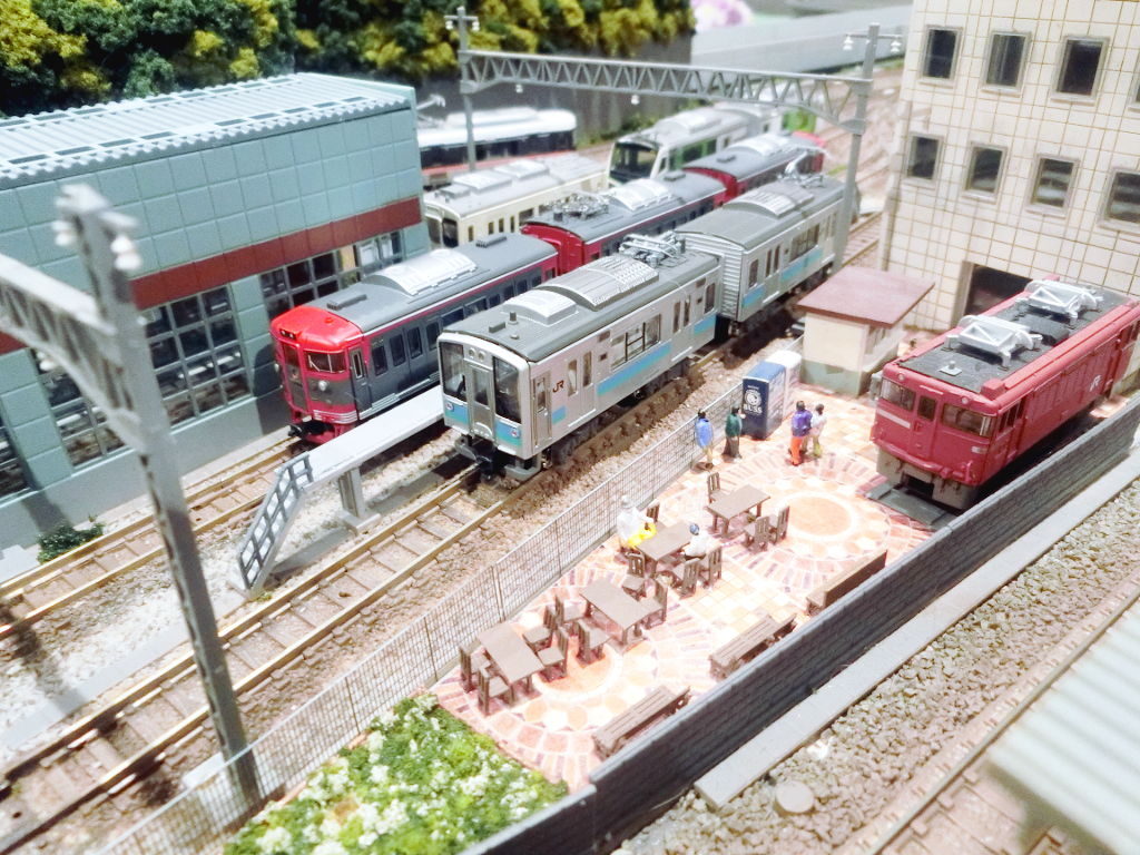 「ヒロ」隊員のレイアウトは駅裏の車庫も長野の香りが♪ 「ヒロ」隊員のレイアウトは駅裏の車庫も長野の香りが♪