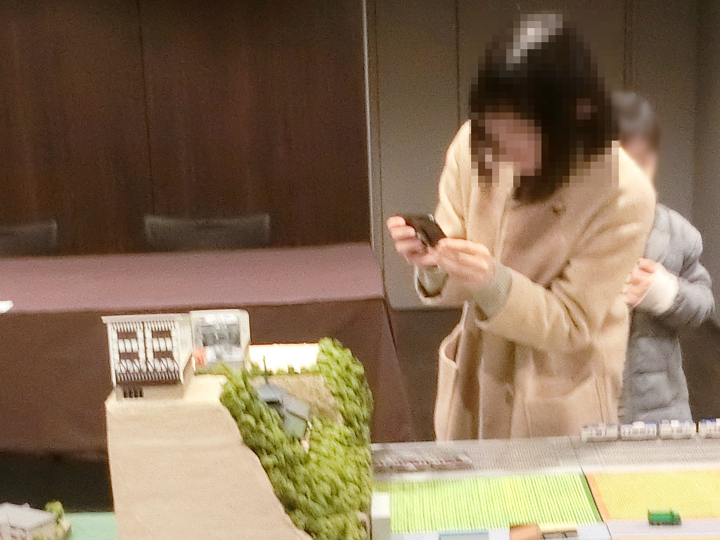 おねえさんもロープウェイに興味津々❤ おねえさんもロープウェイに興味津々❤