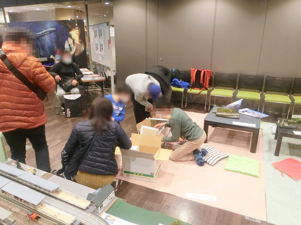 すごい勢いで覗いて漁っていきます(笑) すごい勢いで覗いて漁っていきます(笑)