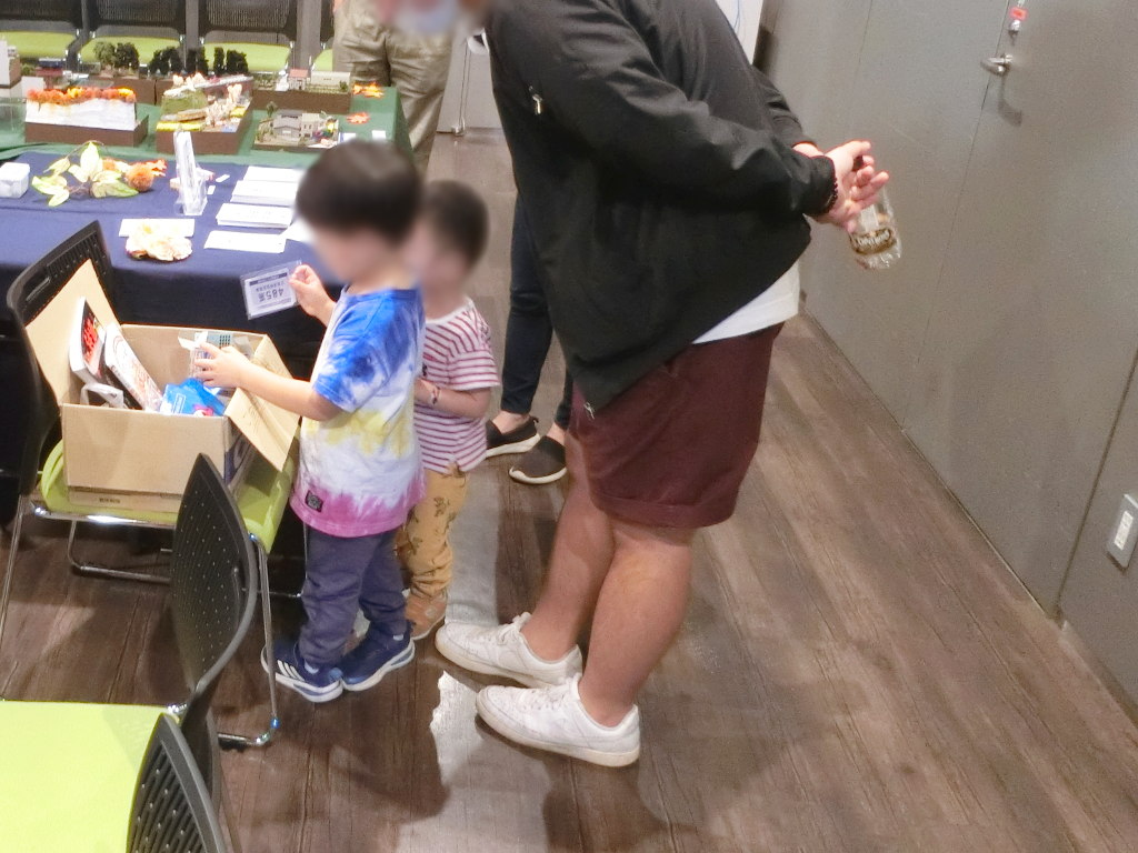 人気の「ご自由にお持ちください」コーナー 人気の「ご自由にお持ちください」コーナー