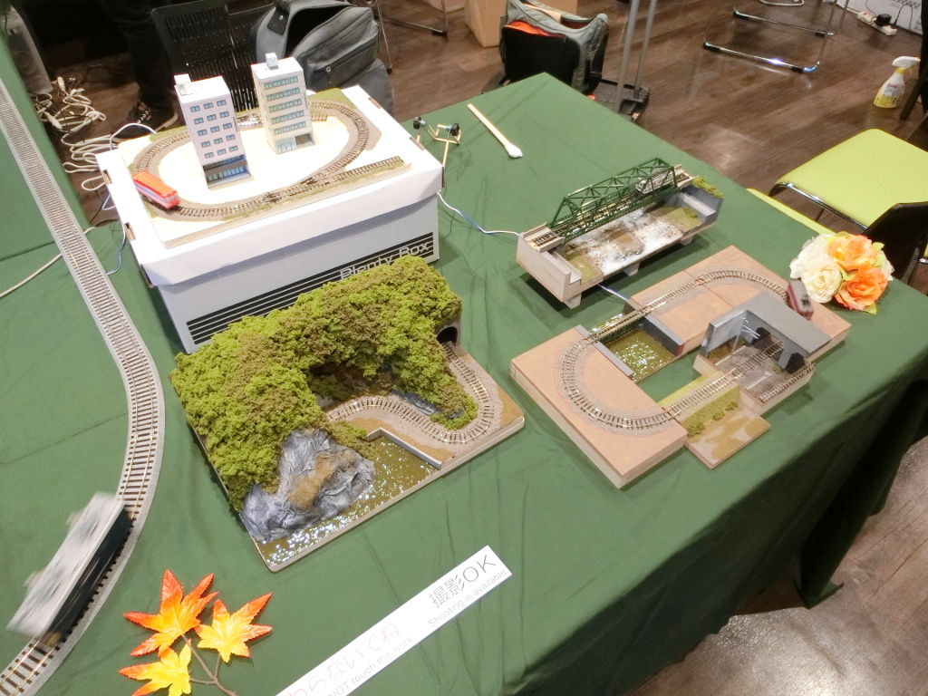 中央右側奥は「ボブ」隊員の展示コーナー 中央右側奥は「ボブ」隊員の展示コーナー