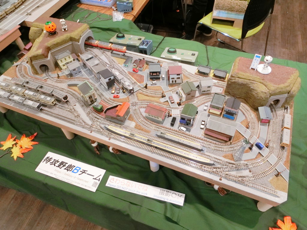 中央右側手前は「湯葉」隊員の新作レイアウト 中央右側手前は「湯葉」隊員の新作レイアウト