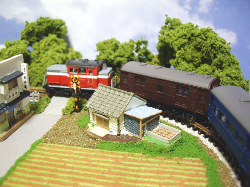 踏切と高台が良いアクセント★ 踏切と高台が良いアクセント★