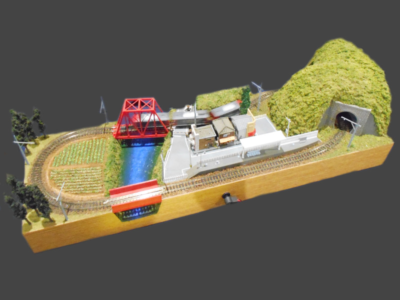 「赤い鉄橋のローカル線」レイアウト全景 「赤い鉄橋のローカル線」レイアウト全景