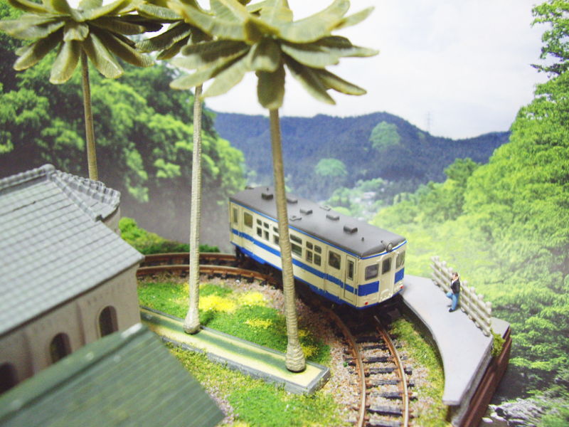 教会の裏にある小さな駅 教会の裏にある小さな駅